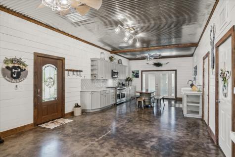 902 Vz County Road 3710 Edgewood TX 75117