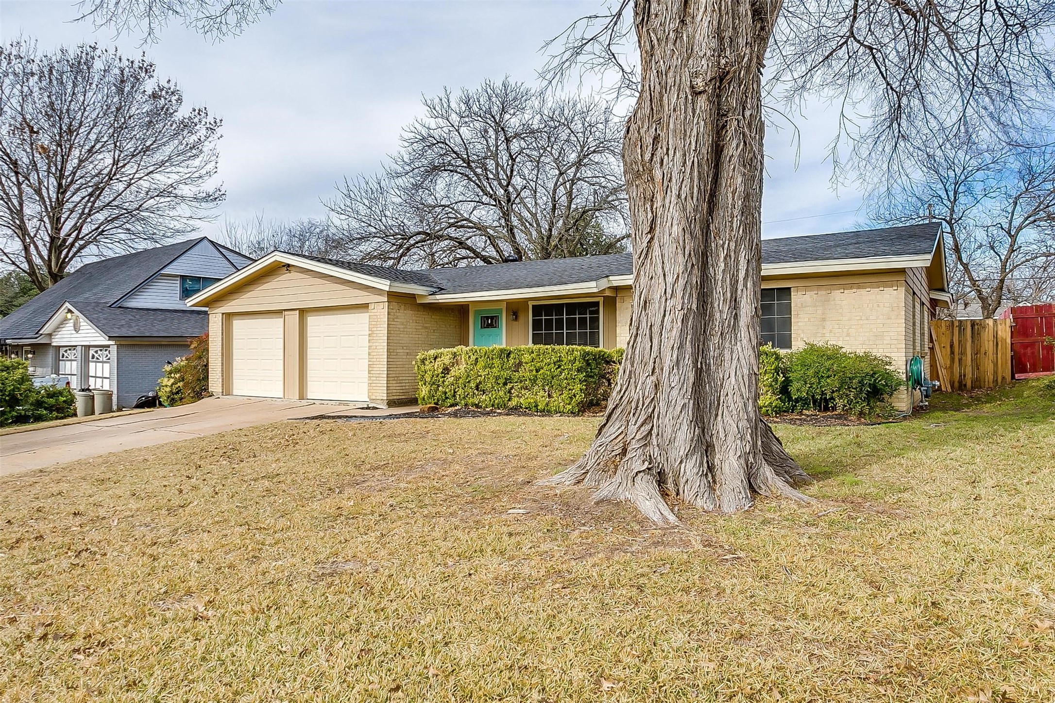 214 Vernon Castle Avenue Benbrook TX 76126