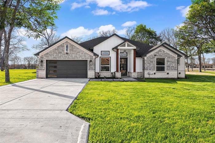 203 Saint Andrews Drive Mabank TX 75156
