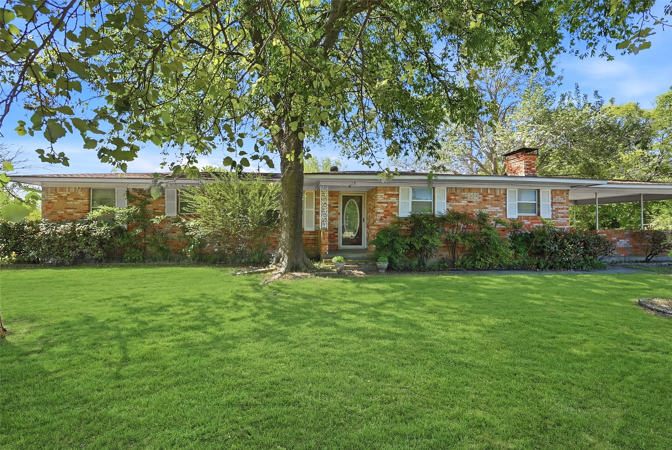 619 W Hayes Street Savoy TX 75479