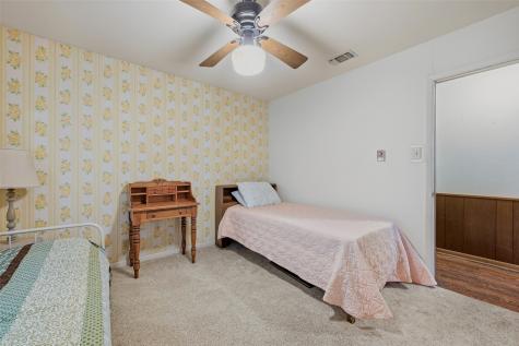 619 W Hayes Street Savoy TX 75479