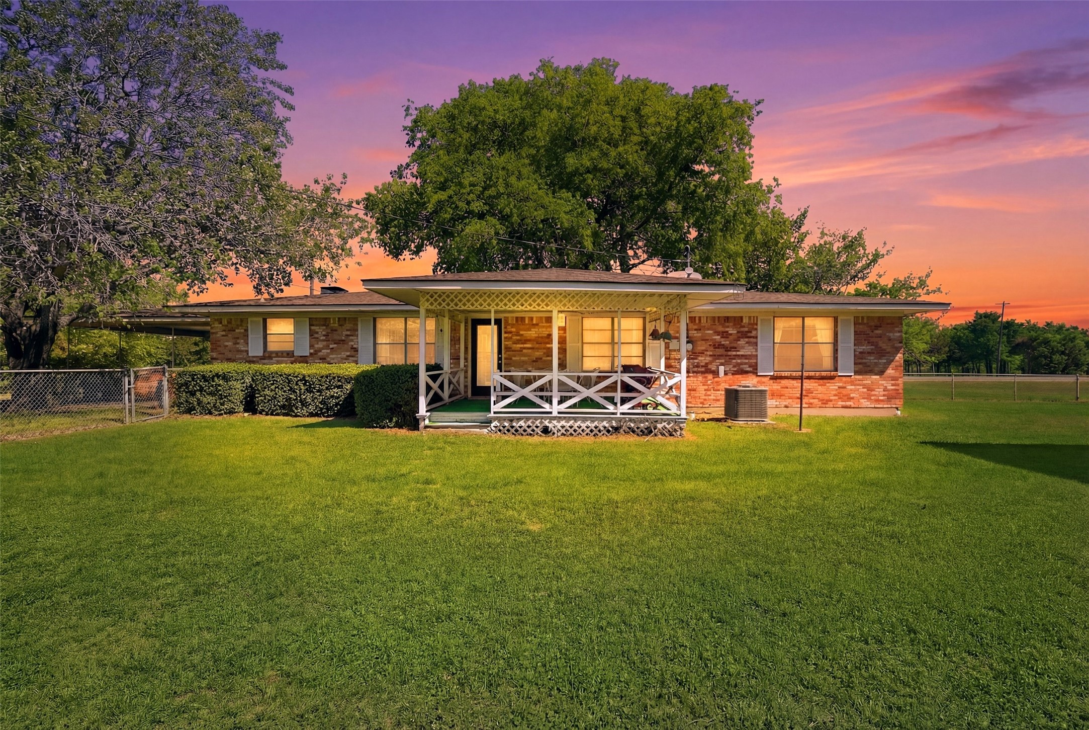 619 W Hayes Street Savoy TX 75479