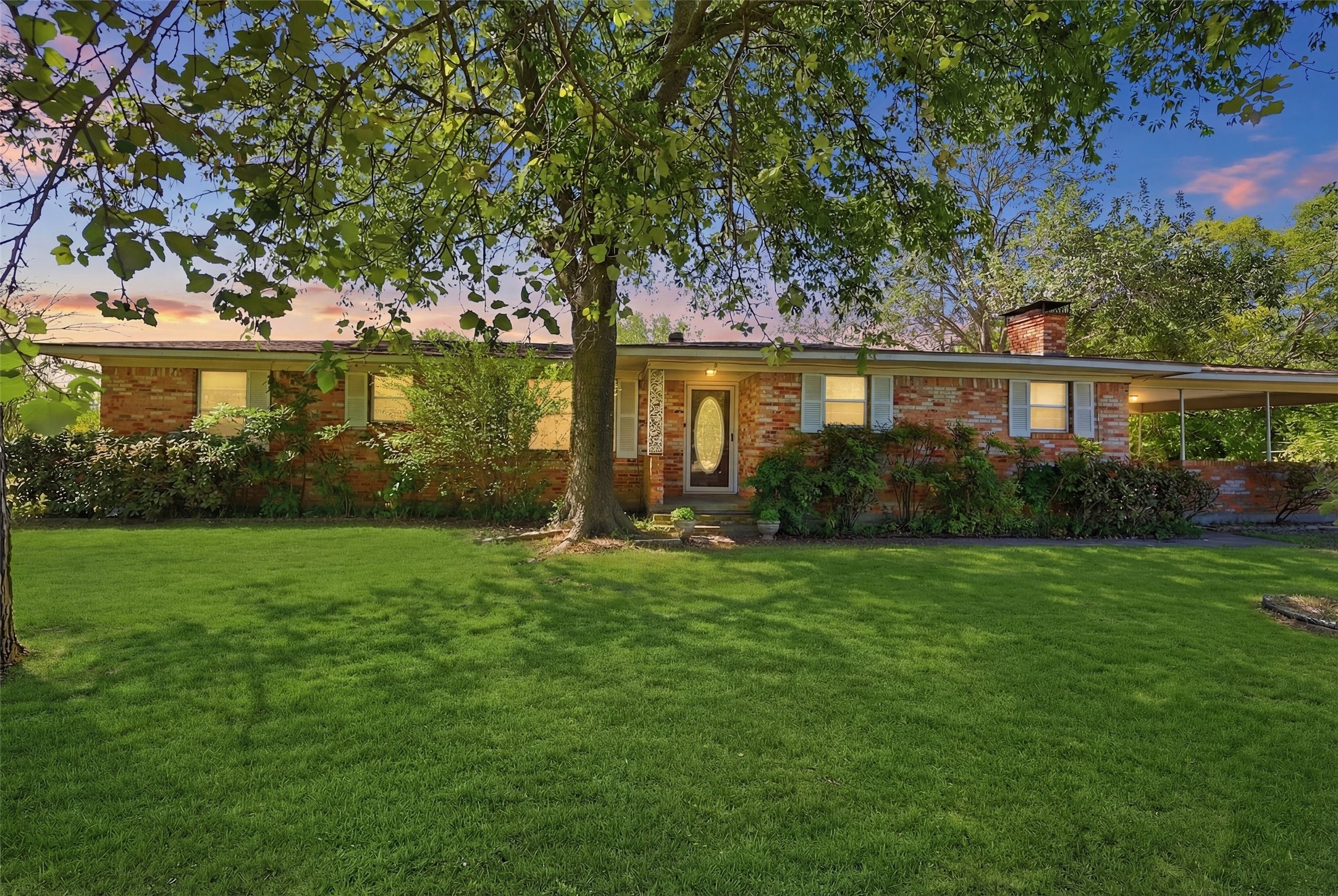 619 W Hayes Street Savoy TX 75479