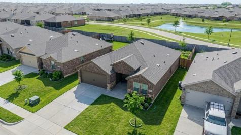 816 Glover Drive Aubrey TX 76227