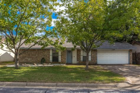 2424 Homewood Trail Arlington TX 76015