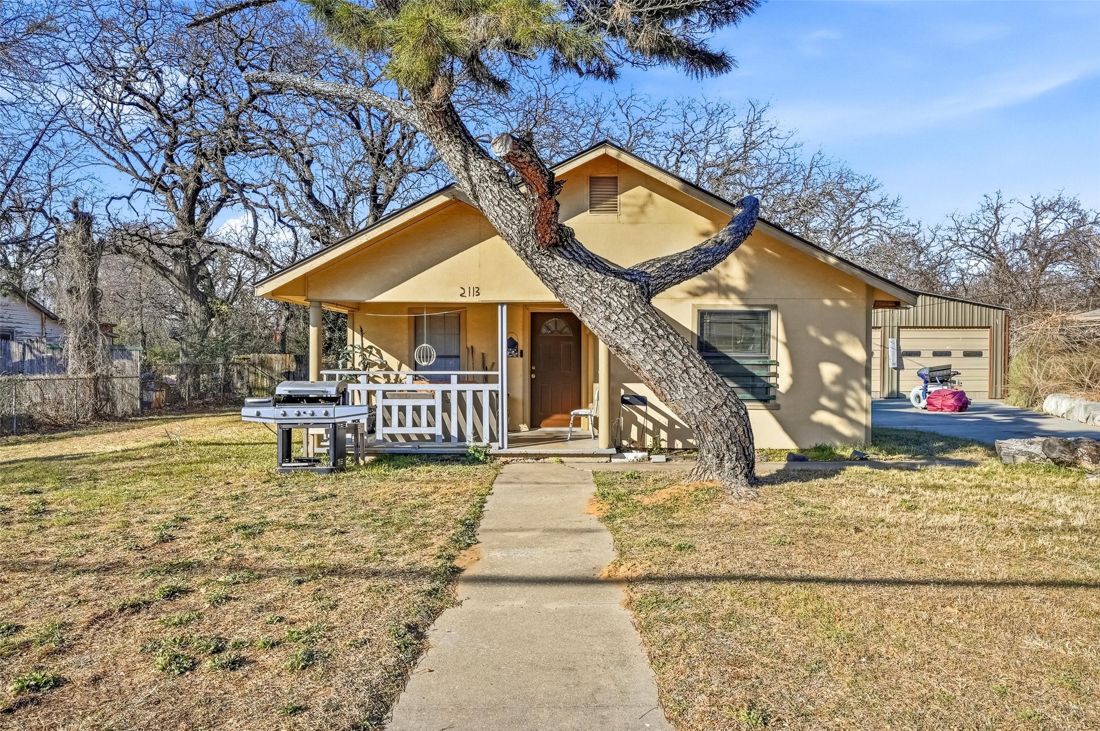 2113 Harris Lane Haltom City TX 76117