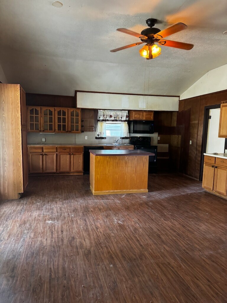 812 Cedarcrest Drive Tool TX 75143