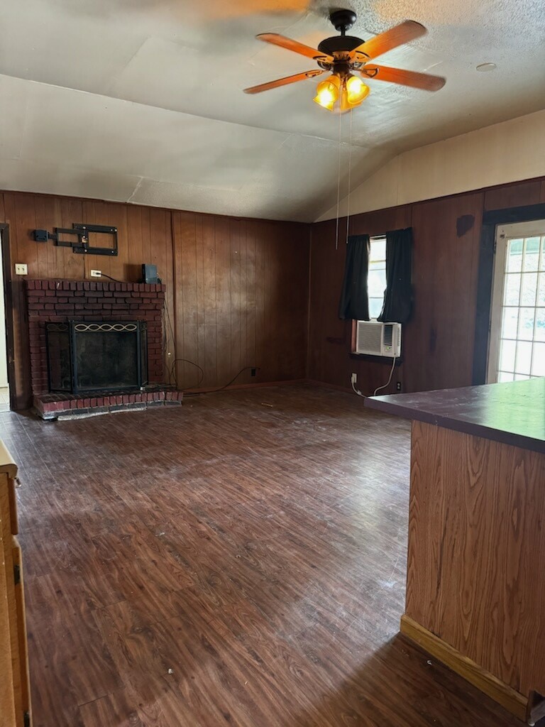 812 Cedarcrest Drive Tool TX 75143