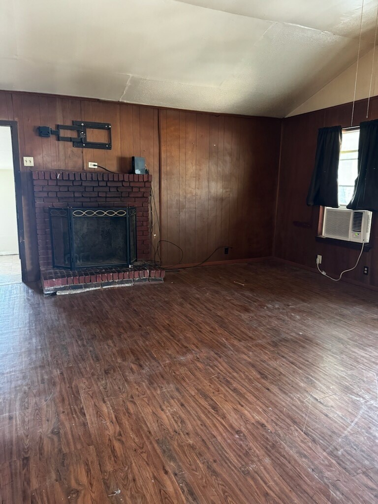 812 Cedarcrest Drive Tool TX 75143