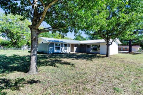 907 Gray Street Bowie TX 76230