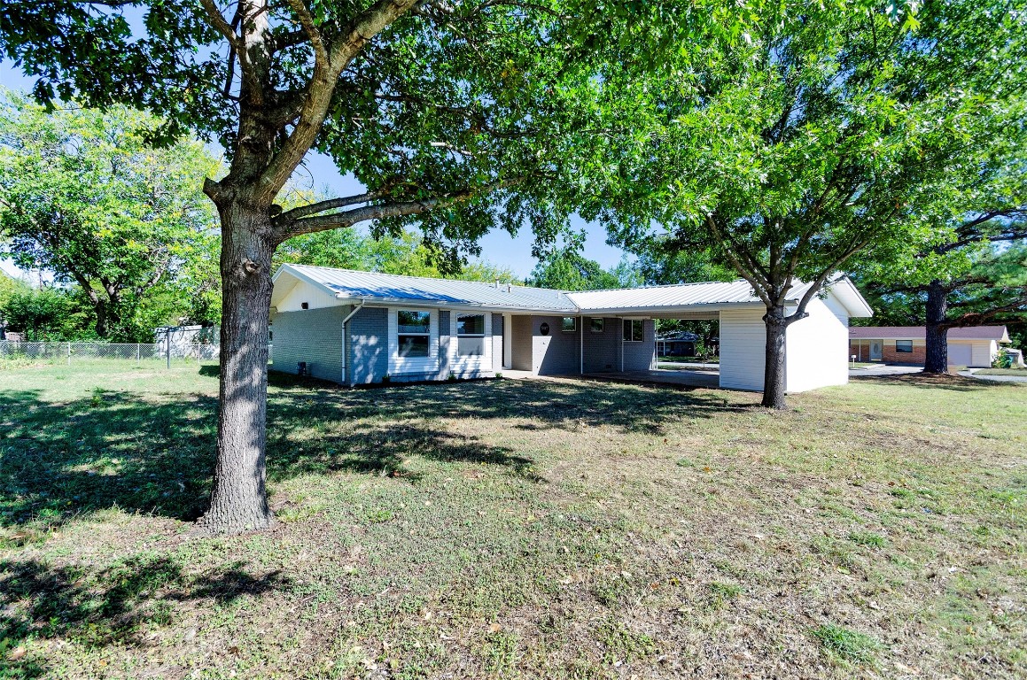 907 Gray Street Bowie TX 76230