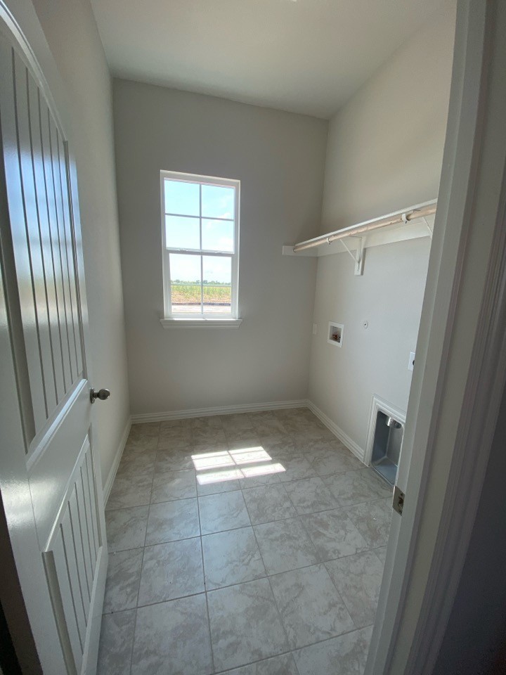 78 Aurora Avenue Valley View TX 76272