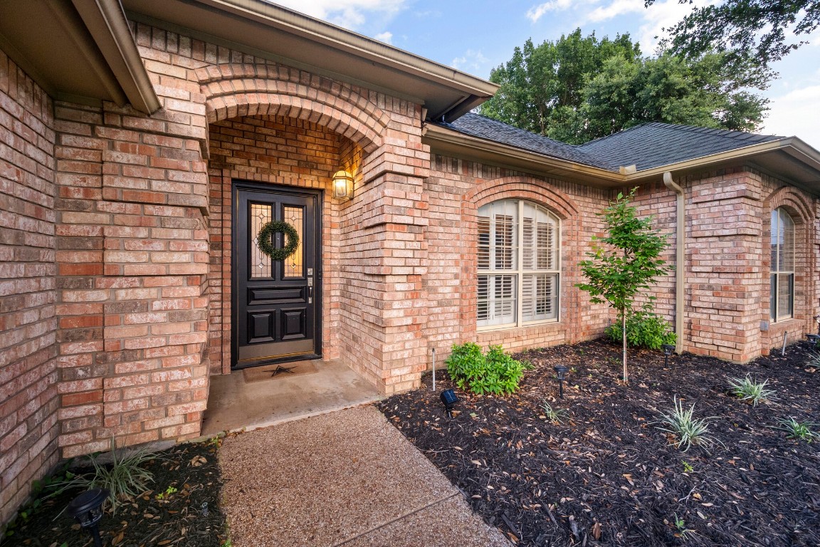 1206 St James Place Arlington TX 76011