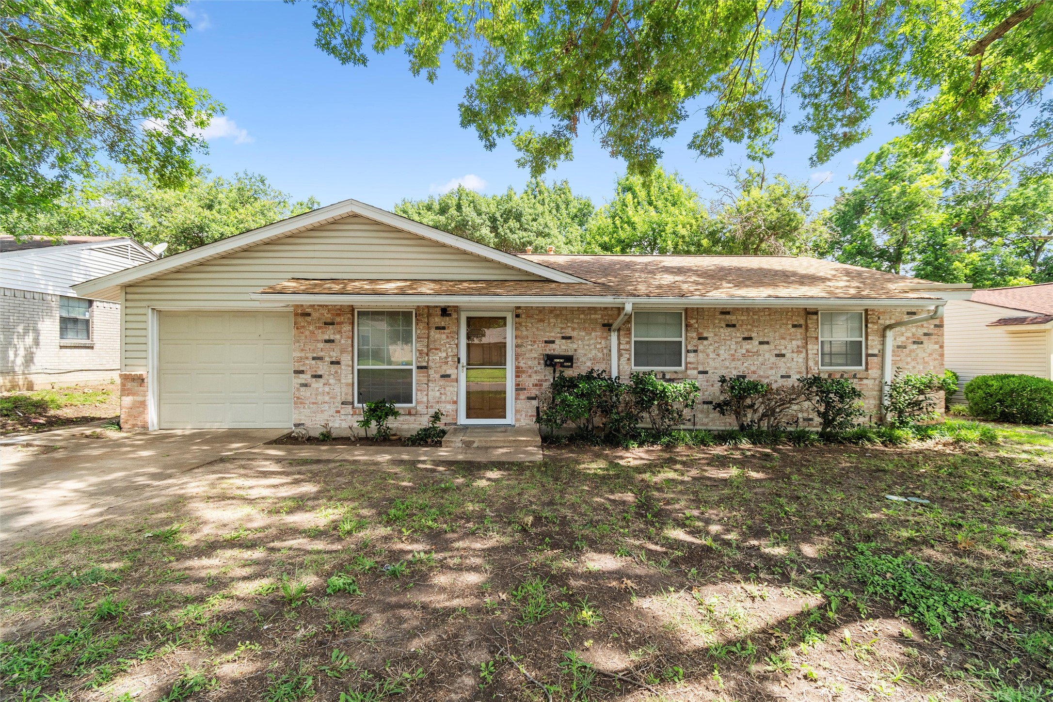4687 Ridgepoint Drive Dallas TX 75211