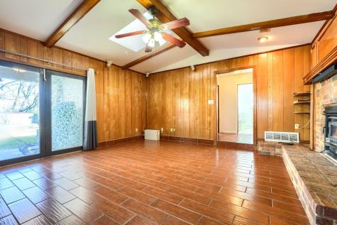 2112 Mangum Street Commerce TX 75428