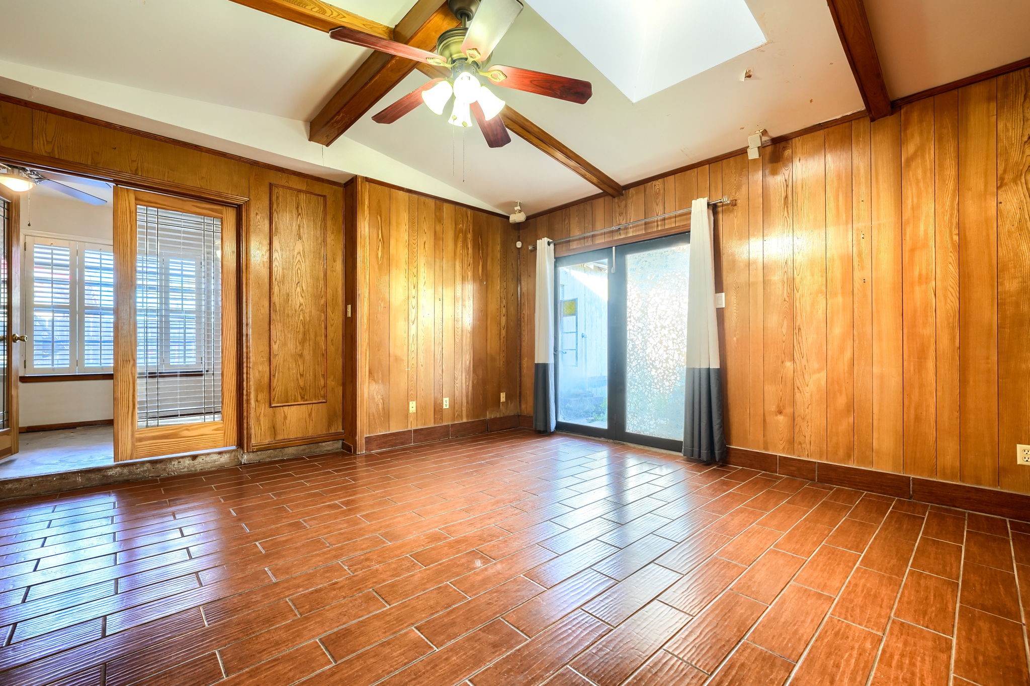 2112 Mangum Street Commerce TX 75428