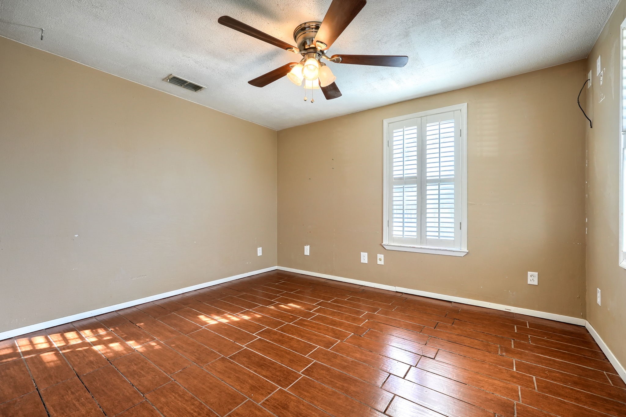 2112 Mangum Street Commerce TX 75428