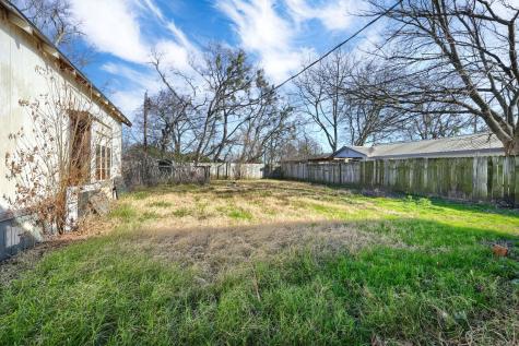 2112 Mangum Street Commerce TX 75428
