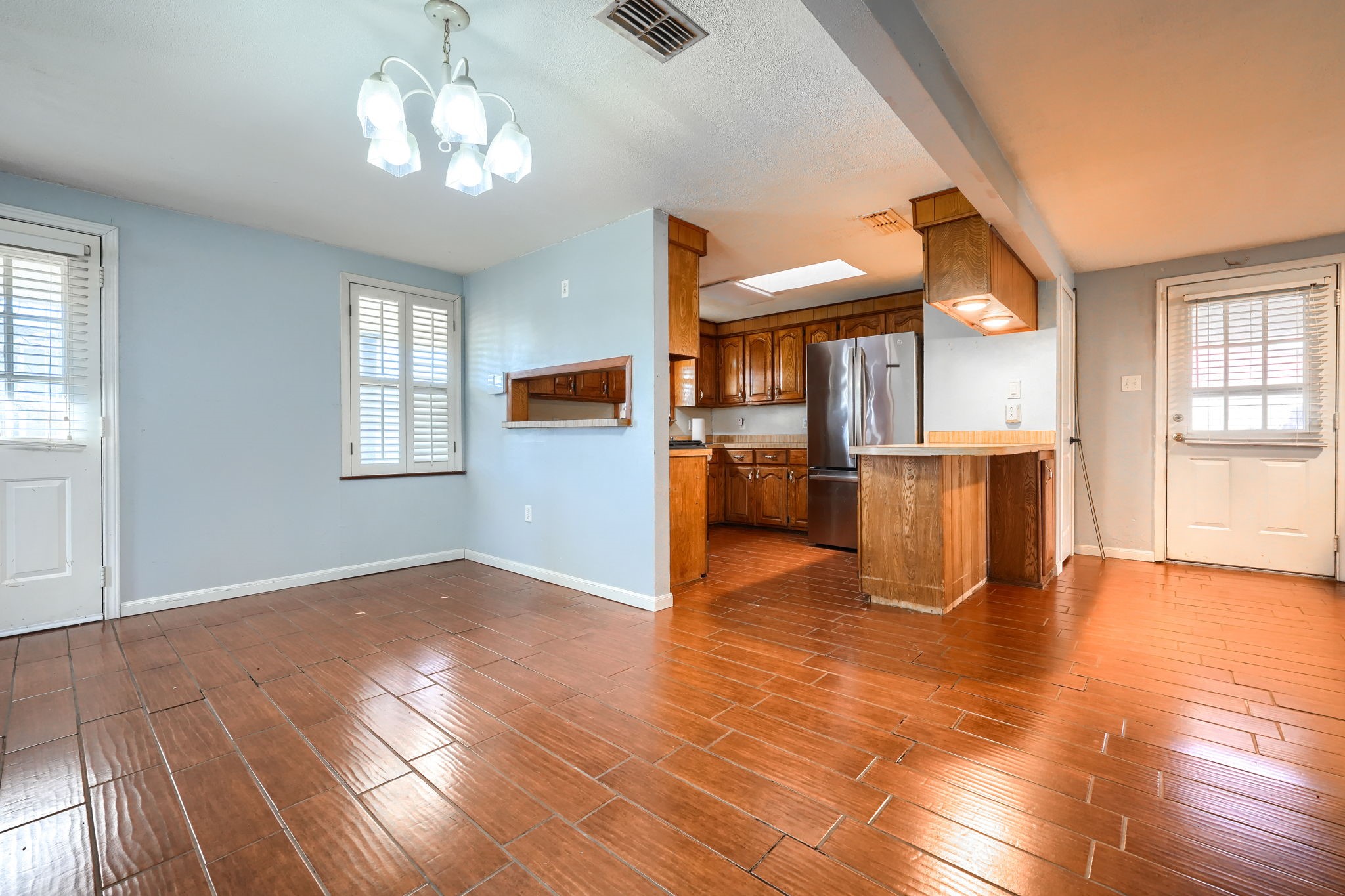2112 Mangum Street Commerce TX 75428
