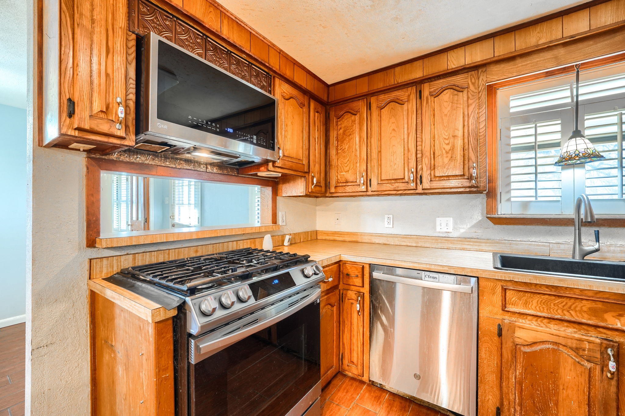 2112 Mangum Street Commerce TX 75428
