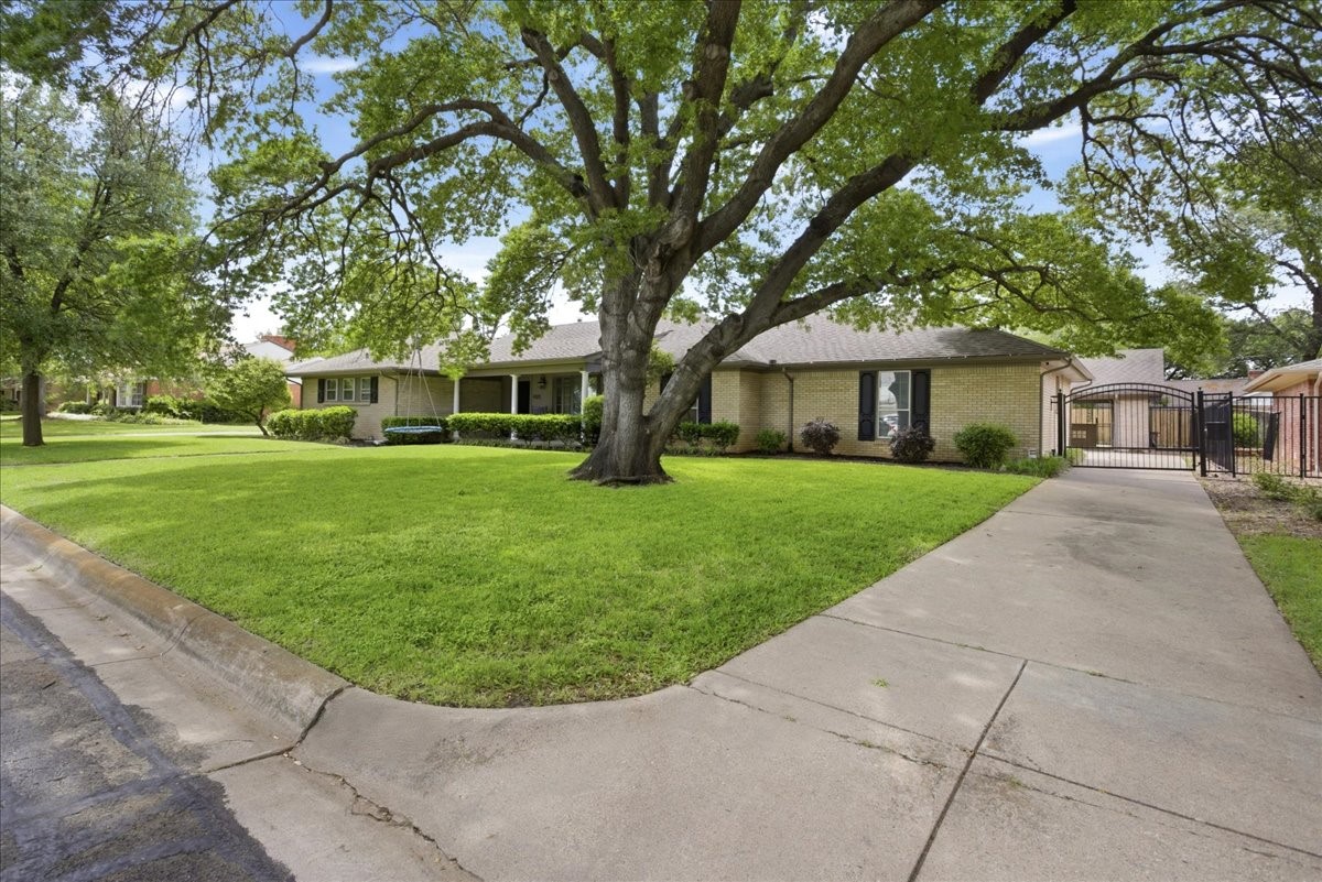 4321 Selkirk Drive W Fort Worth TX 76109