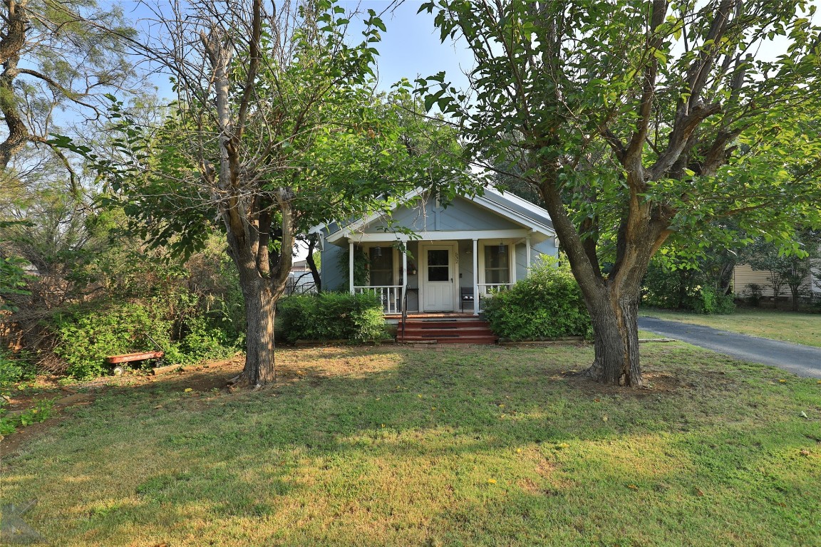 532 E 9th Street Baird TX 79504