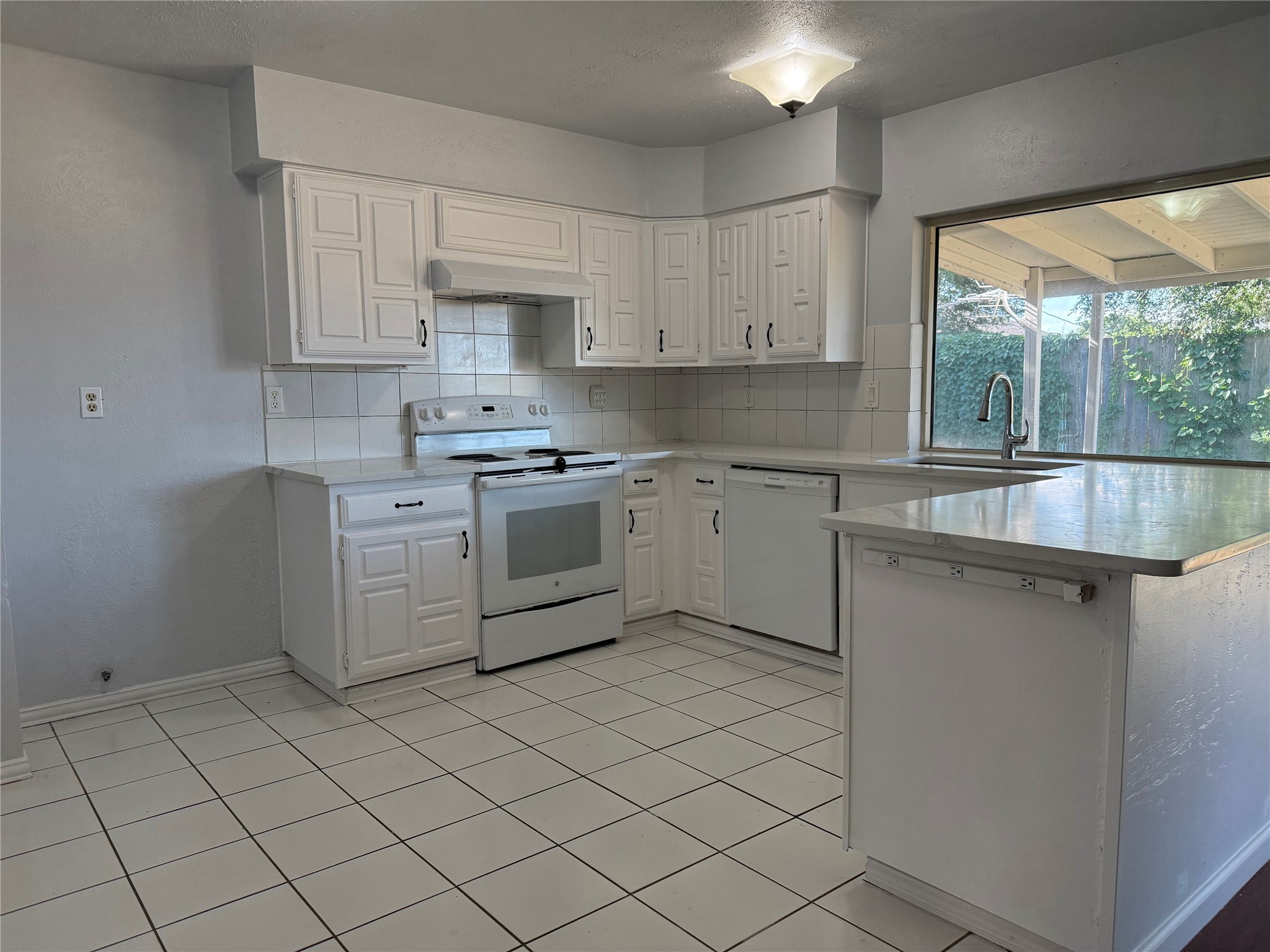 7002 Forestview Drive Arlington TX 76016