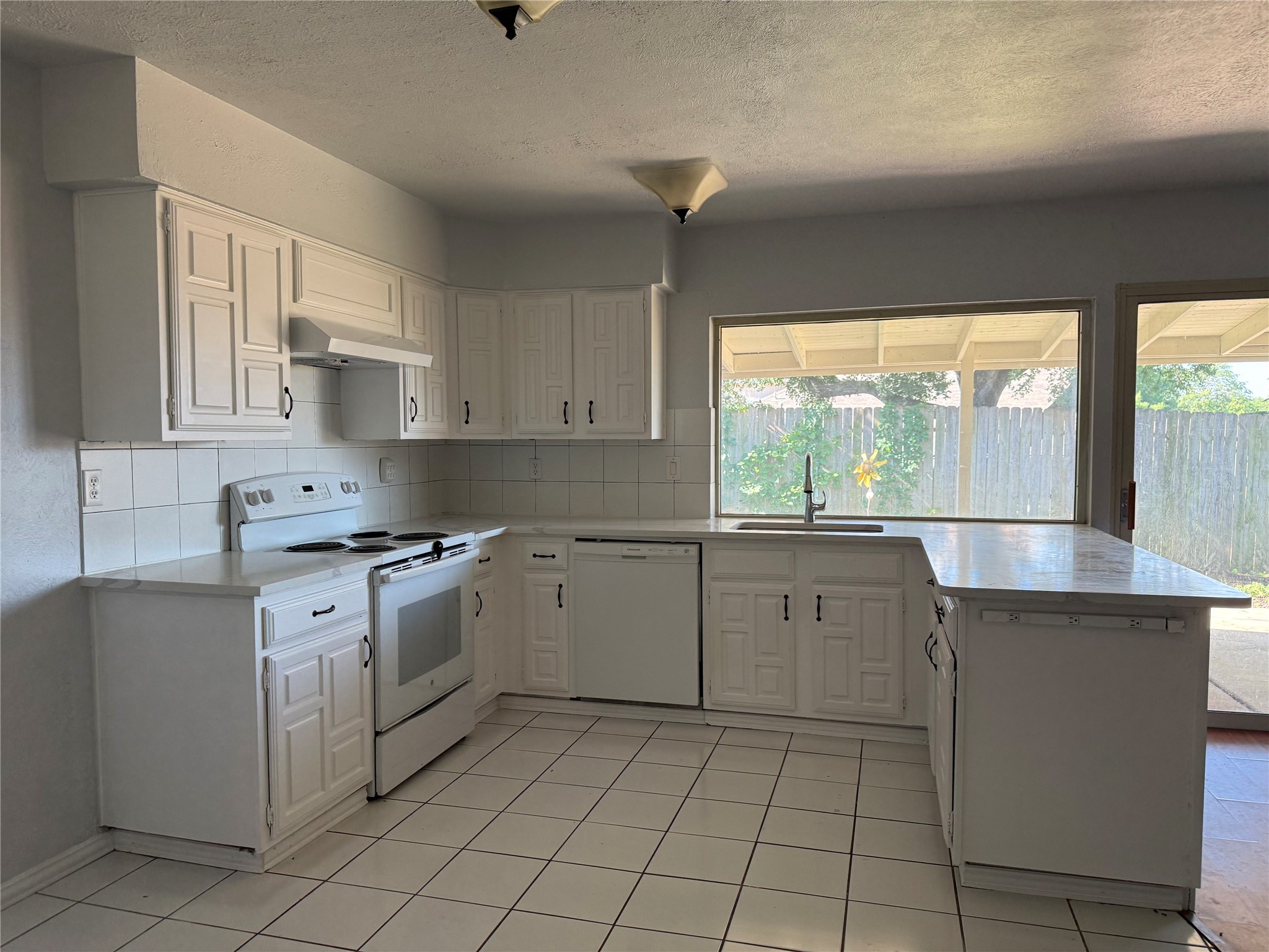 7002 Forestview Drive Arlington TX 76016