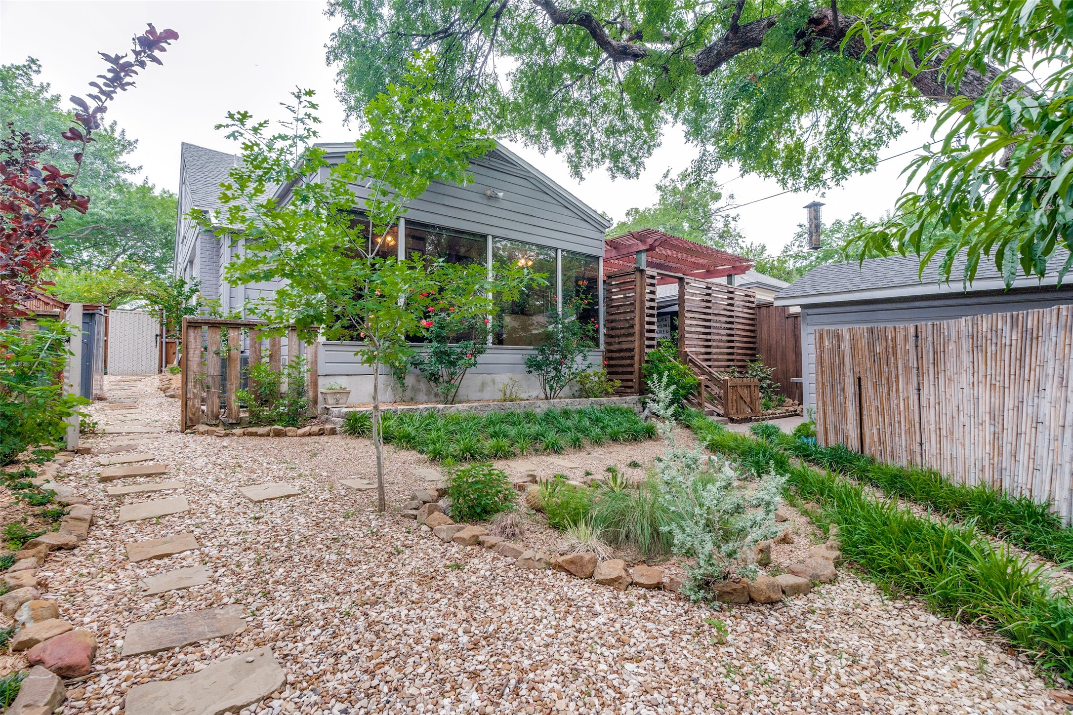 118 N Briscoe Boulevard Dallas TX 75211