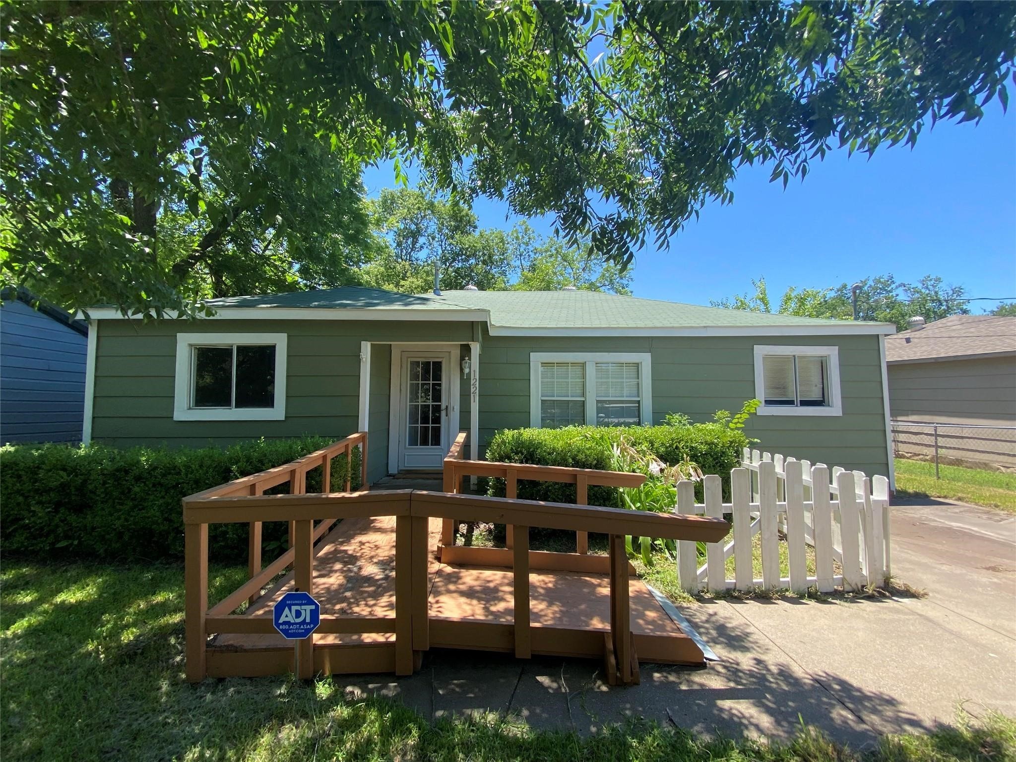 1221 Cleveland Street Greenville TX 75401