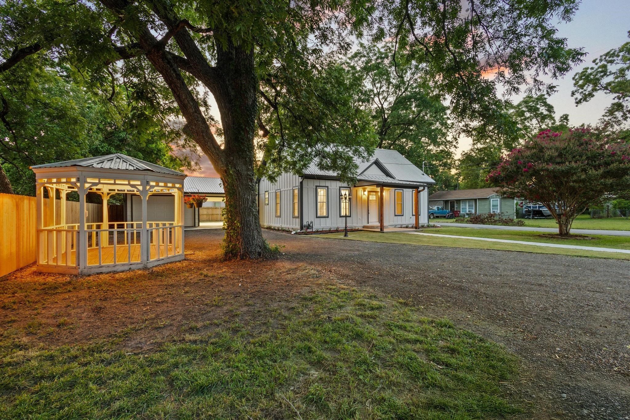 821 Doss Street Bonham TX 75418
