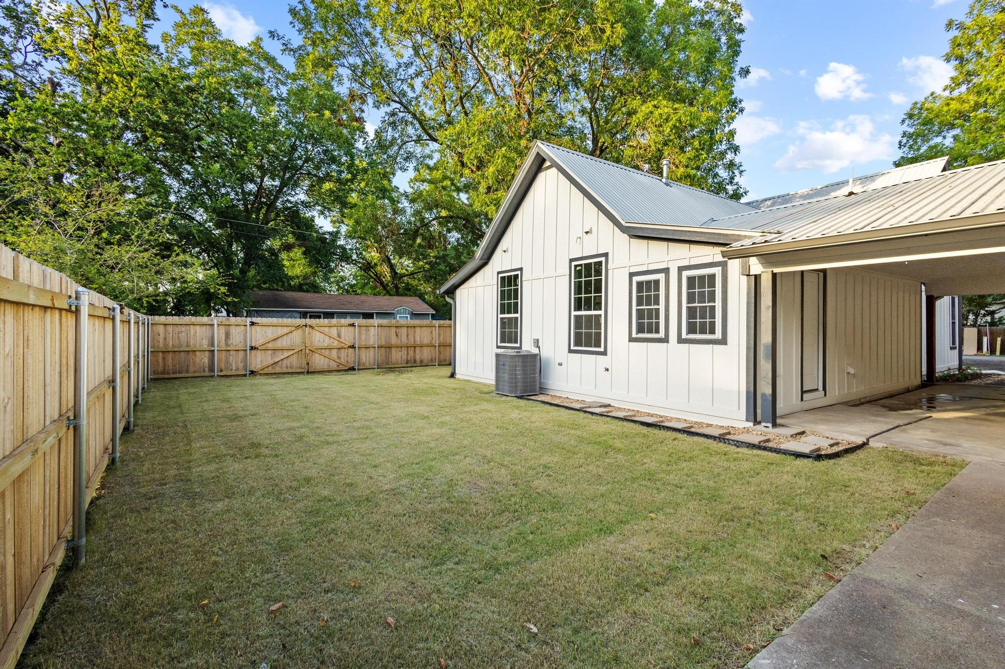 821 Doss Street Bonham TX 75418