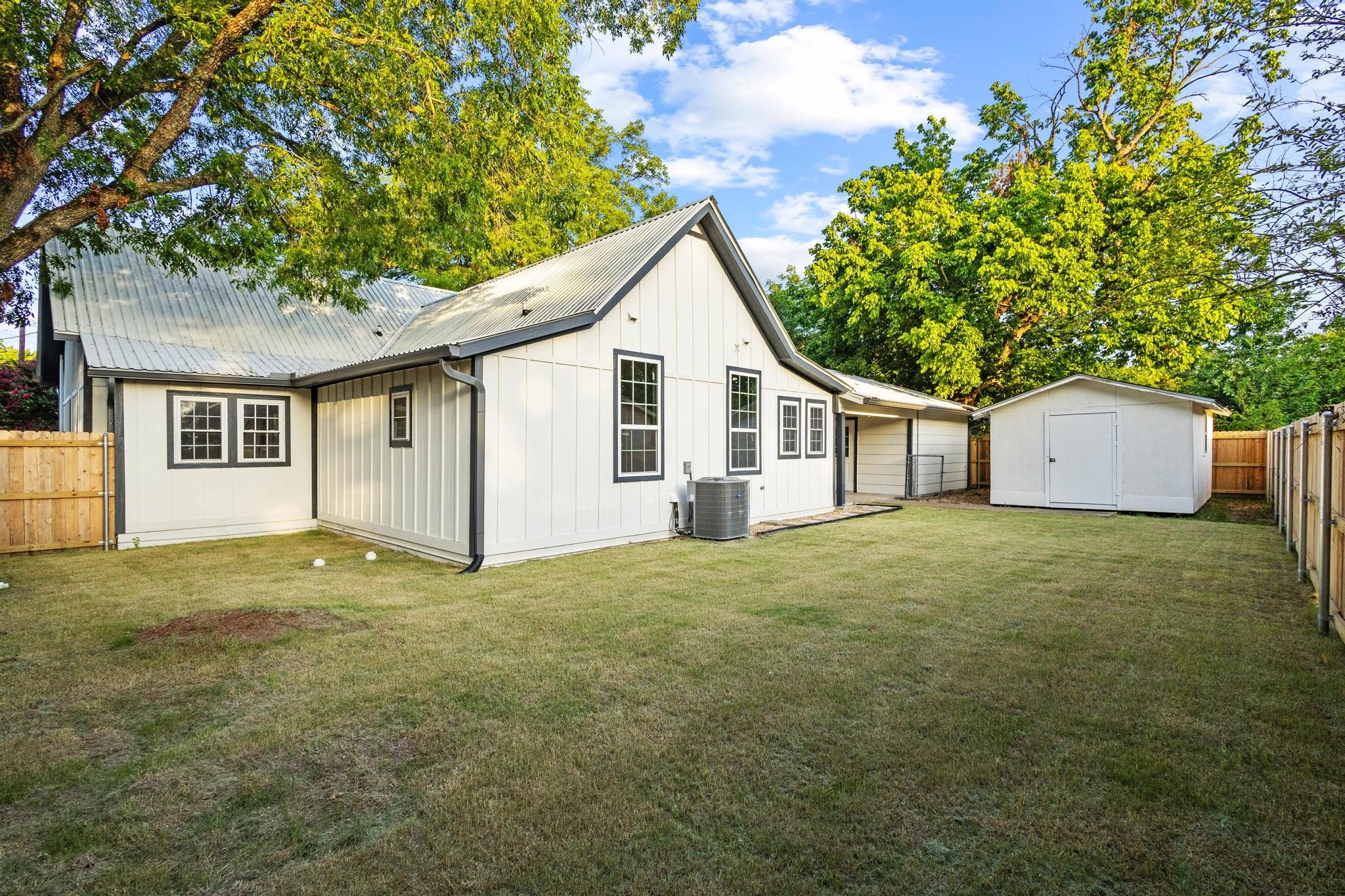 821 Doss Street Bonham TX 75418
