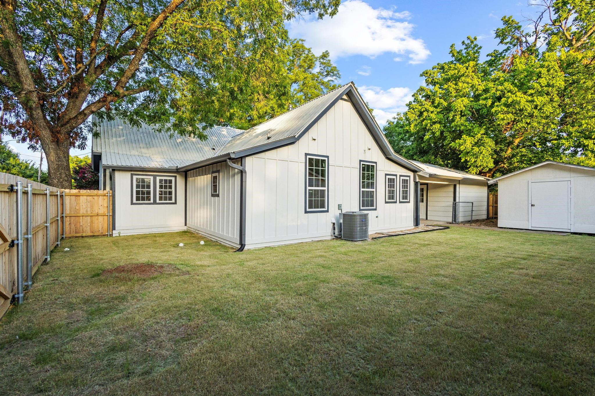 821 Doss Street Bonham TX 75418