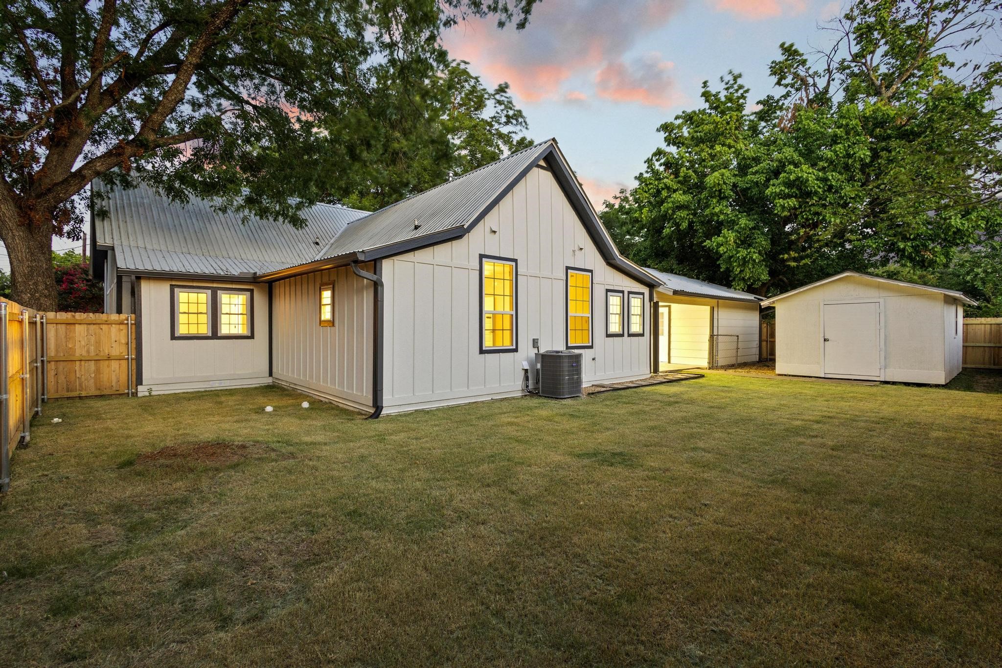 821 Doss Street Bonham TX 75418