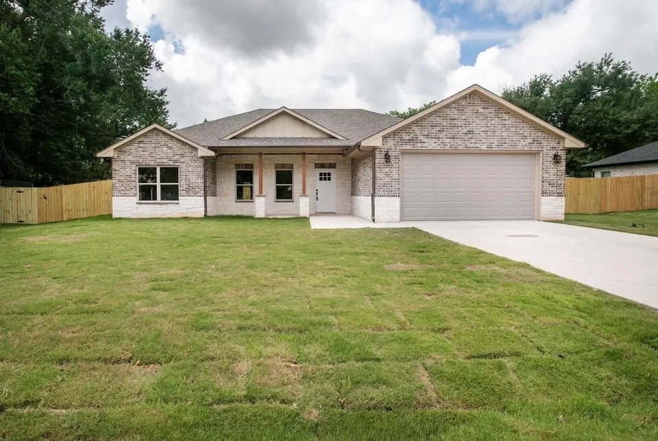 412 Stadium Lane Van TX 75790