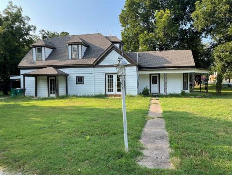309 S Weatherford Street Chico TX 76431