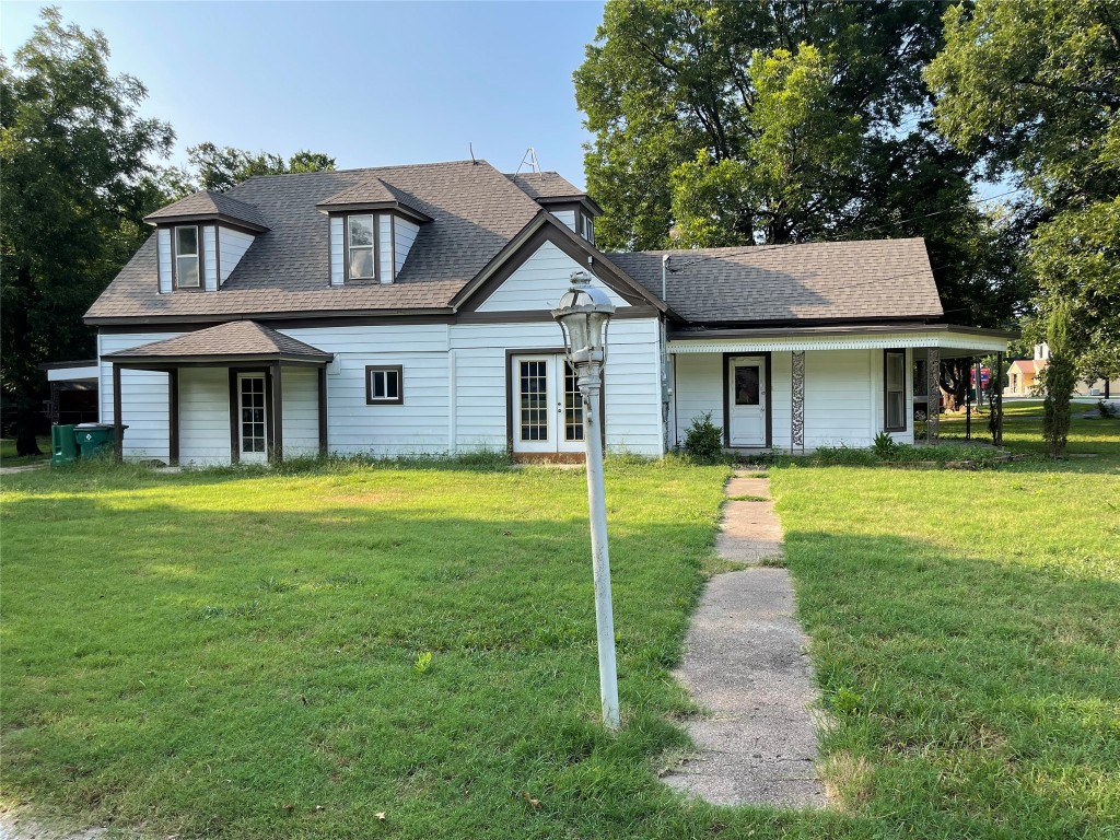 309 S Weatherford Street Chico TX 76431