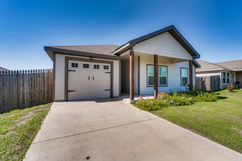 319 Blakney Street Cleburne TX 76031