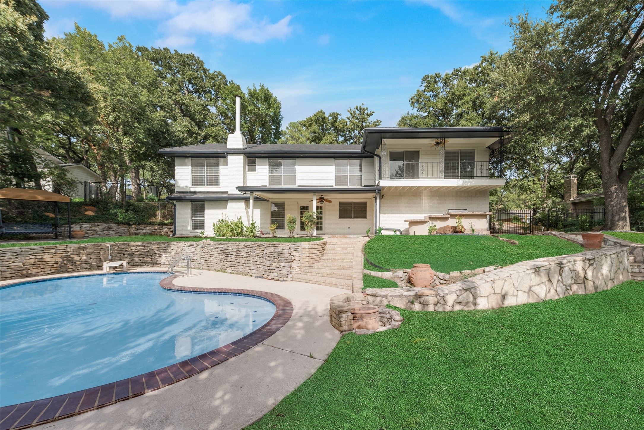 1013 Edgecliff Drive Bedford TX 76022