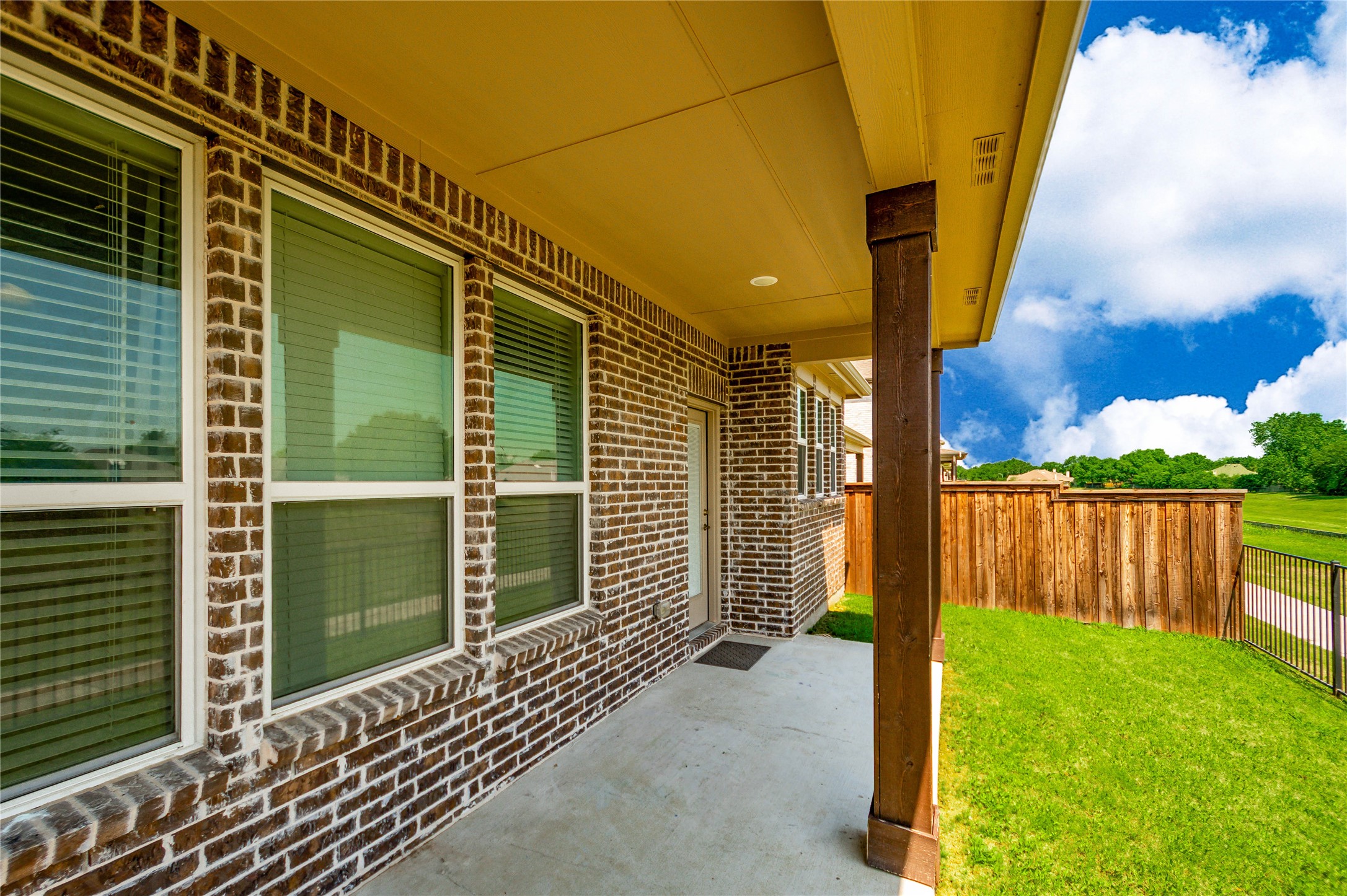 9828 Michael Irvin Street Irving TX 75063