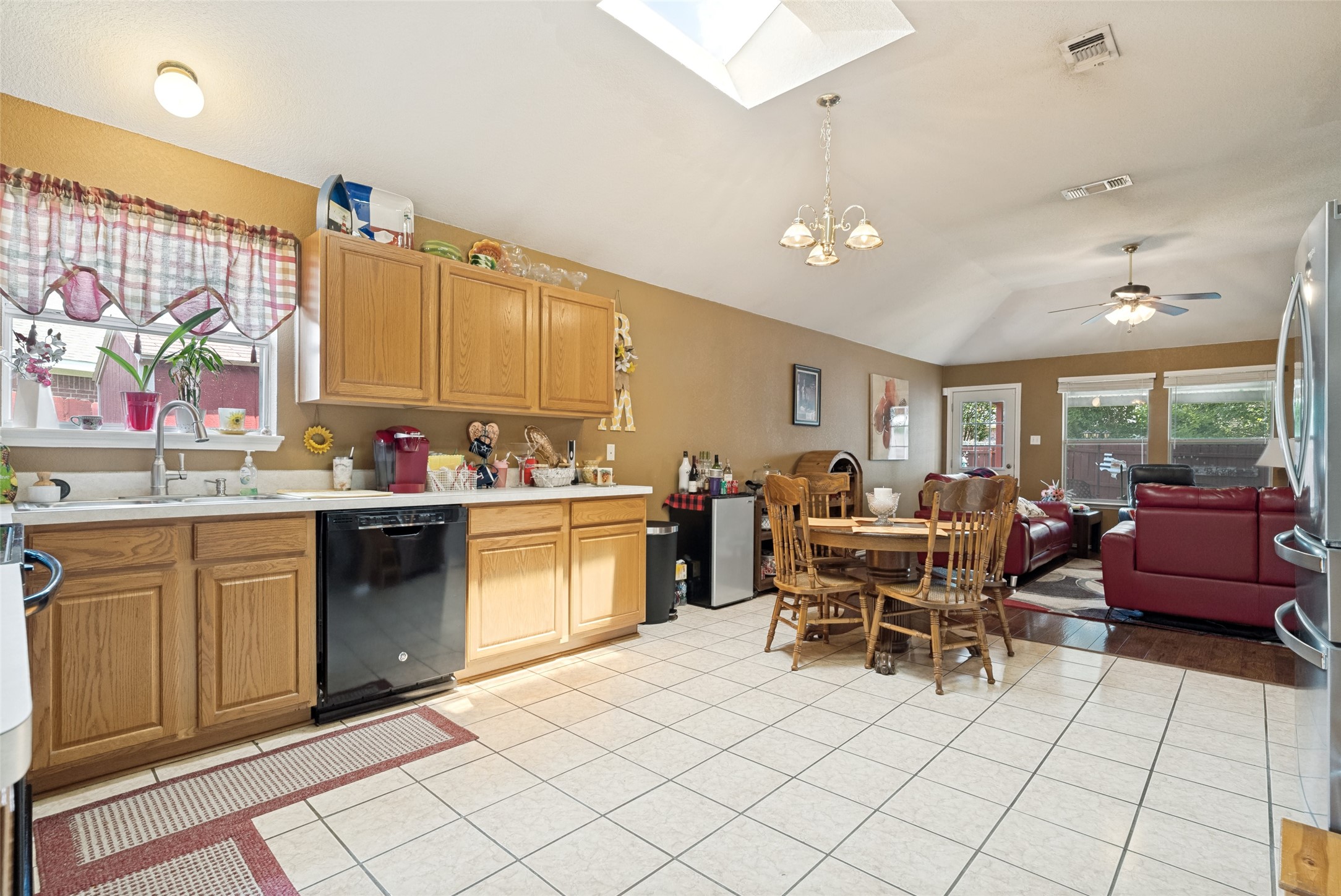 1005 Darren Drive Burleson TX 76028