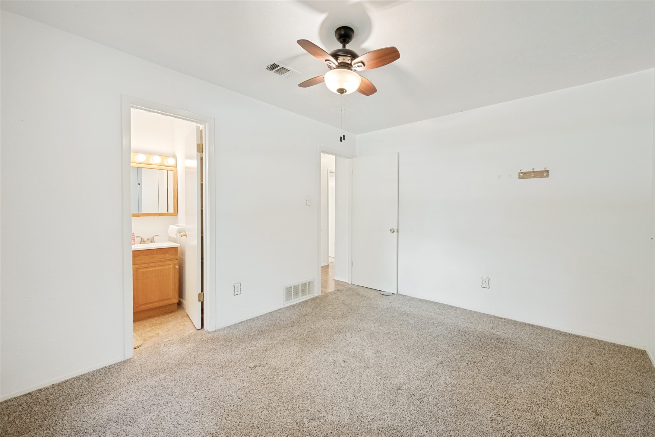 801 Brownstone Street Euless TX 76039