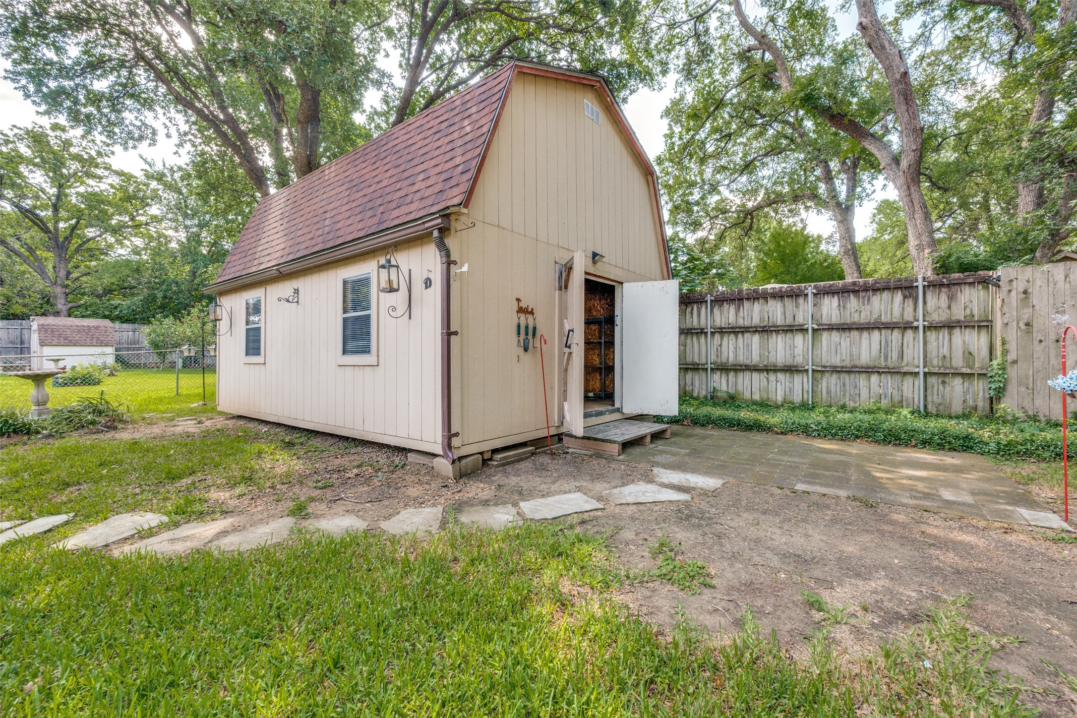 801 Brownstone Street Euless TX 76039