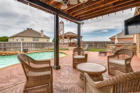 2456 Whispering Breeze Drive Grand Prairie TX 75050