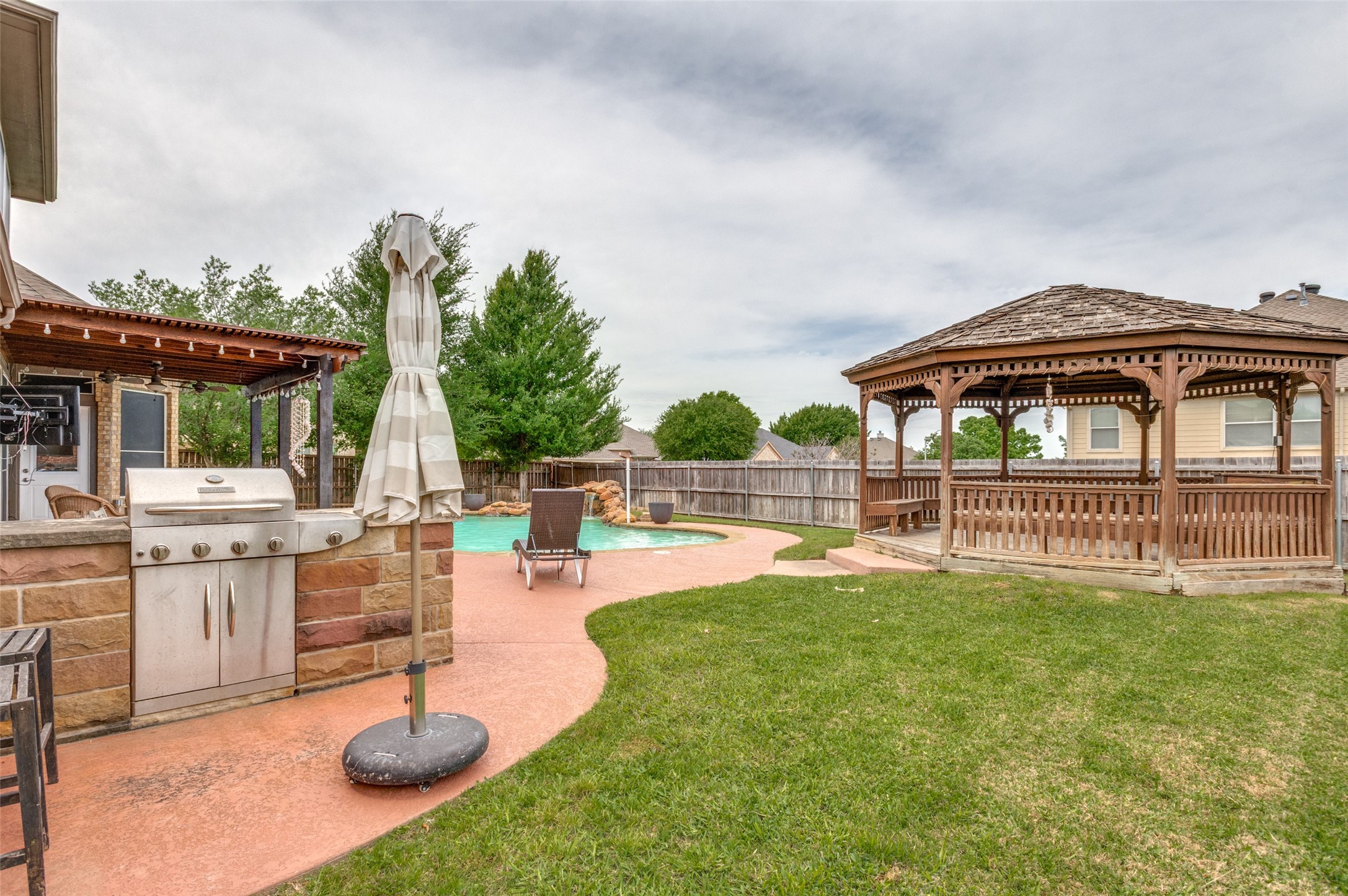 2456 Whispering Breeze Drive Grand Prairie TX 75050