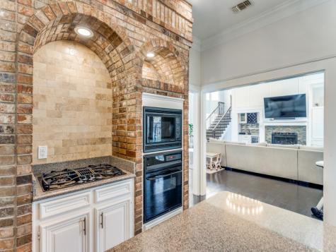 2821 Shadow Drive W Arlington TX 76006