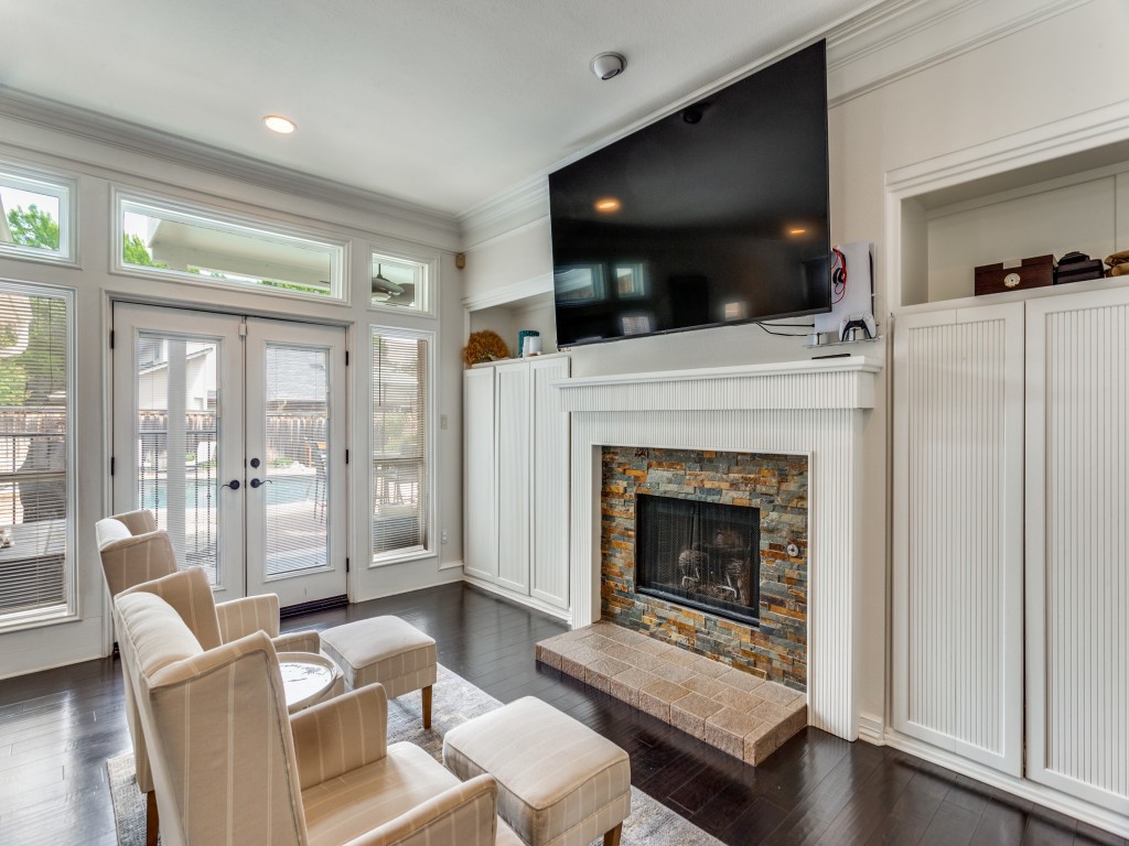 2821 Shadow Drive W Arlington TX 76006