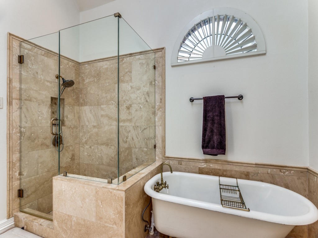 2821 Shadow Drive W Arlington TX 76006