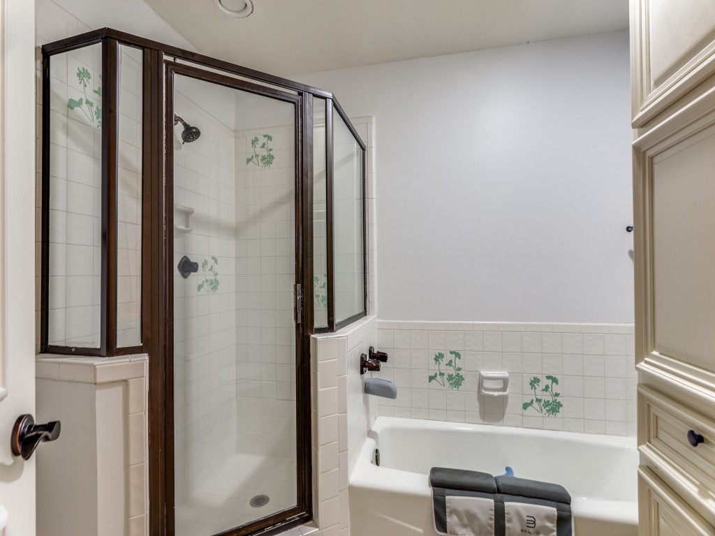 2821 Shadow Drive W Arlington TX 76006